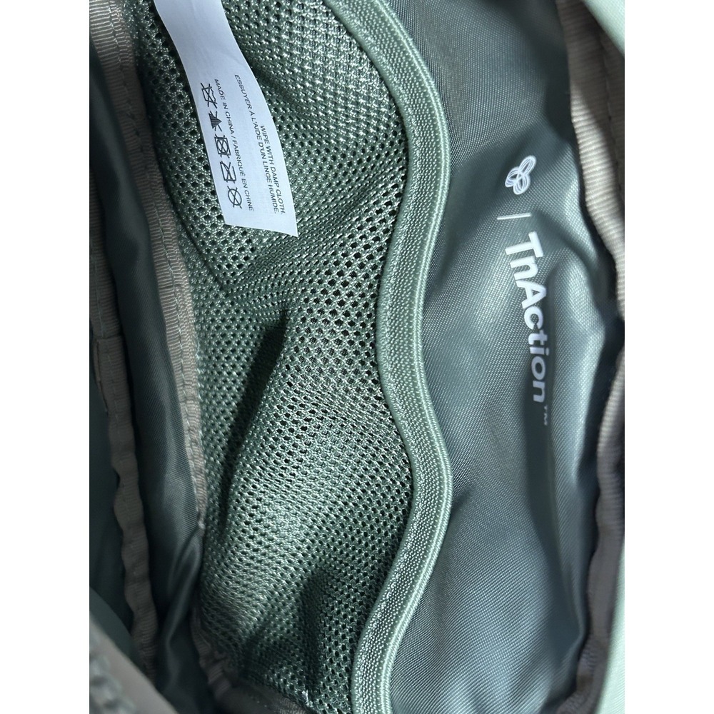 Aritzia TnAction On-The-Way Exposed Belt Bag Green NWOT WaterRepellent Crossbody - Picture 7 of 8